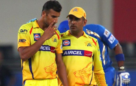 Ishwar Pandey and Dhoni
