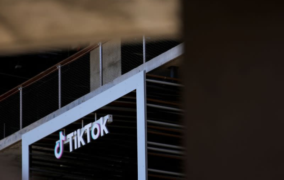 Senator Warner Slams Trump’s TikTok Extension, Calls Potential Deal a Legal Violation