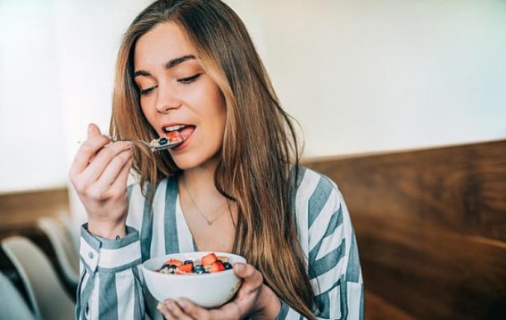 Early Breakfast, Longer Life?