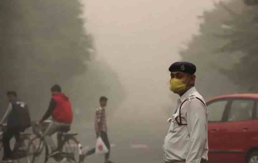 Delhi AQI Improves to Poor as Wind Brings Relief