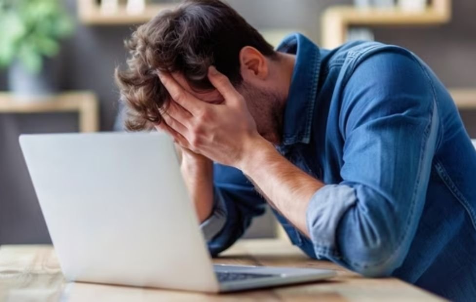 Mumbai Orthopaedic Surgeon Warns This ‘One Habit’ Can Be Deadlier Than Smoking or Drinking