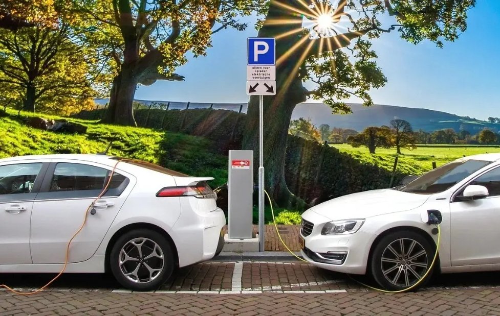 Goodbye EV Sales Mandate, Hello Purchase Rebates: Carney Shakes Up Canada’s Auto Industry