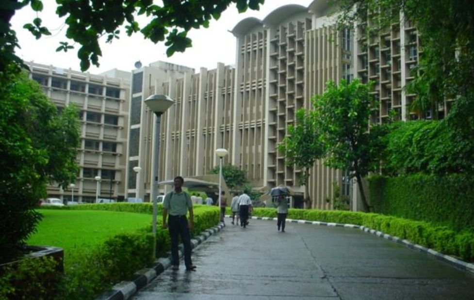 Dogesh Bhai Strikes Again Inside IIT Bombay Classroom