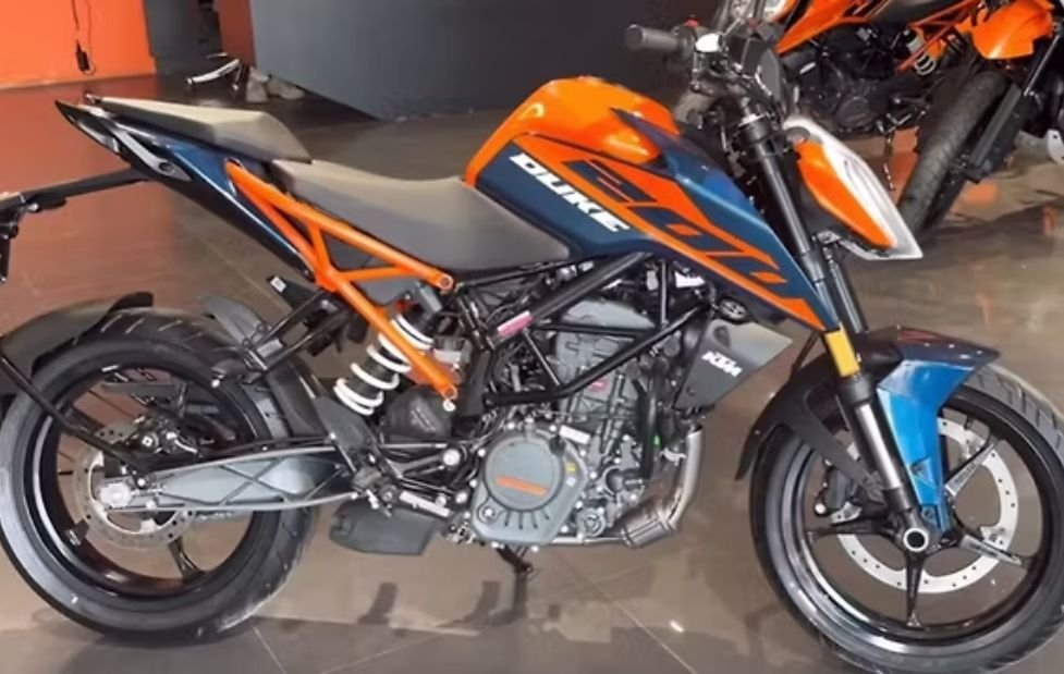 2026 KTM 200 Duke Arrives at Dealerships with New Color What Stands Out for Buyers