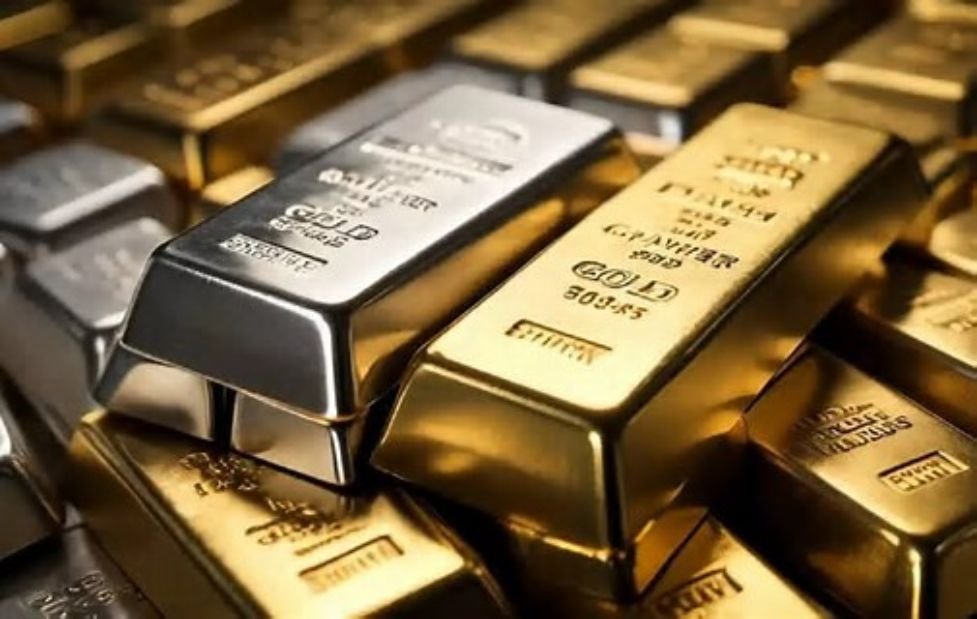 Gold, Silver Slide as Strong US Jobs Data Lifts Dollar