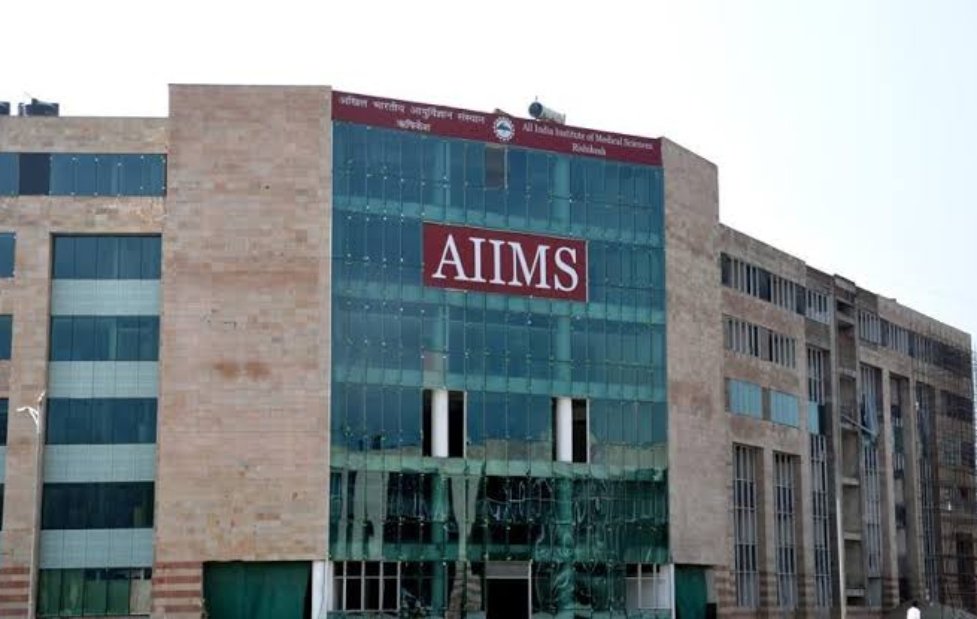 I Spent a Freezing Morning Outside AIIMS Delhi Inside India’s Public Health Reality