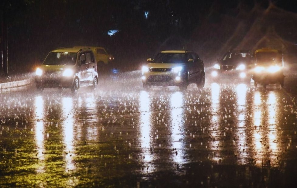 Noida, Ghaziabad Wake Up to Light Rain as Winter Chill