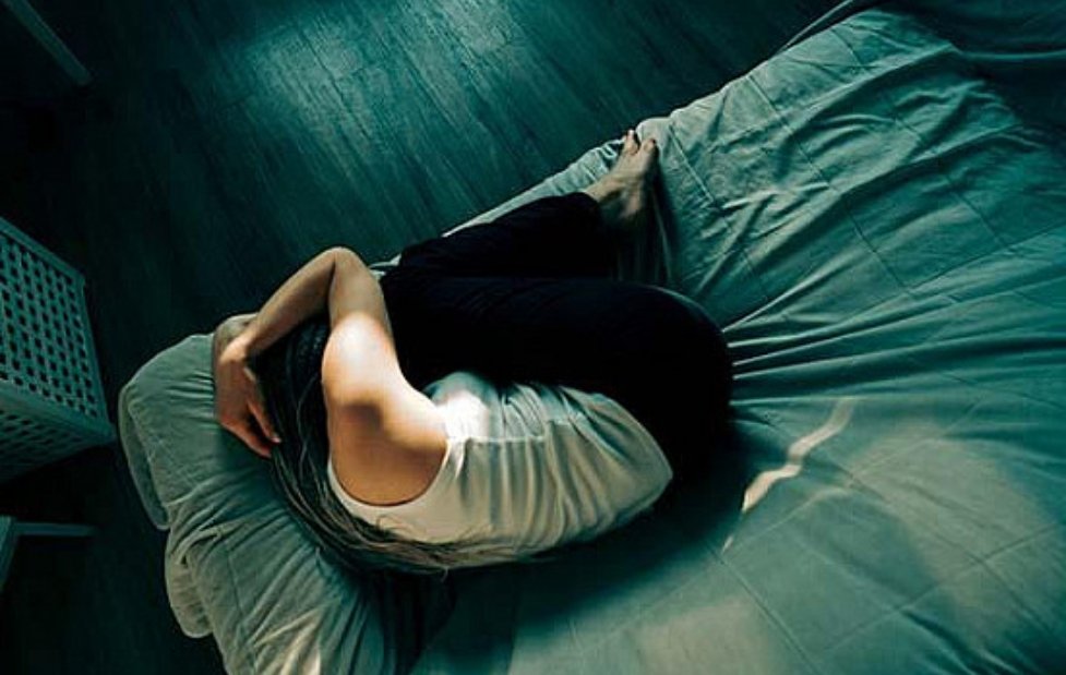 Not Laziness or Stress: Doctor Identifies Daily Habit Draining Sleep and Motivation