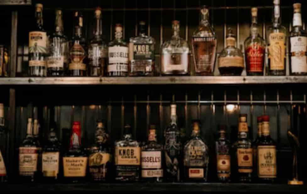 Saudi Arabia Eases Alcohol Rules for Wealthy Foreign Residents Only