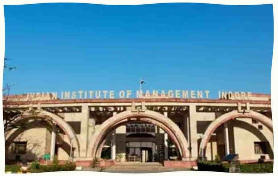 Mid Career Professionals Evolve into Leaders Via Targeted Management Programme