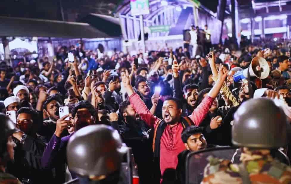 Tragedy in Bangladesh Crowds Block Police Worker Lynched Brutally