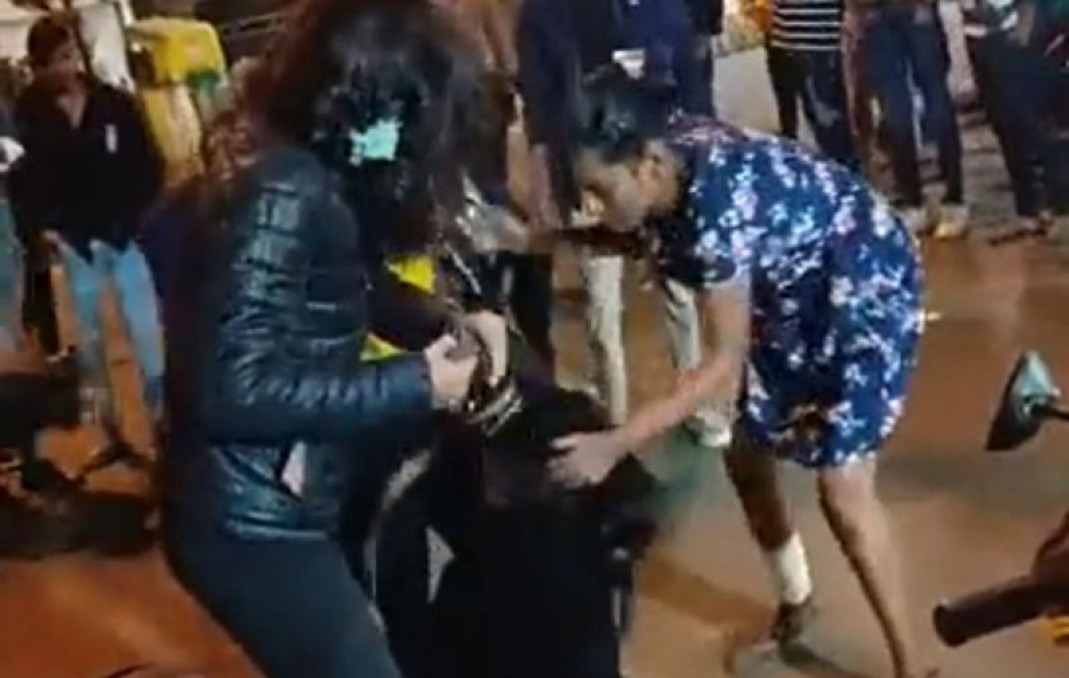 Drunken girls brutally thrashes woman outside pub in Indore