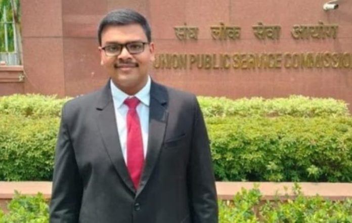 Aditya Srivastava of IIT Kanpur Secures Top Spot in Civil Services Exam